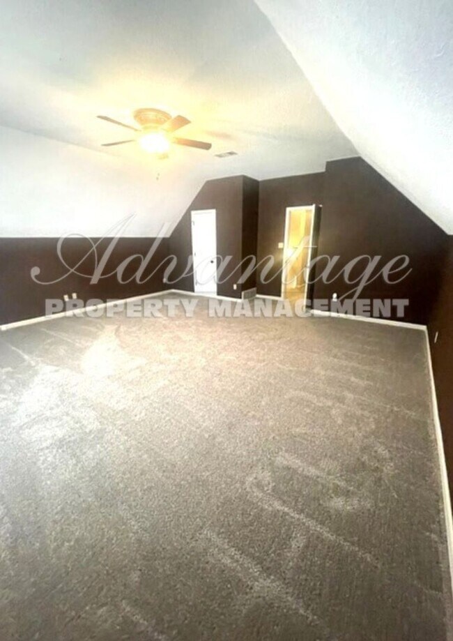 Building Photo - Beautiful 4 Bedroom - 2.5 Bath | Colliervi...