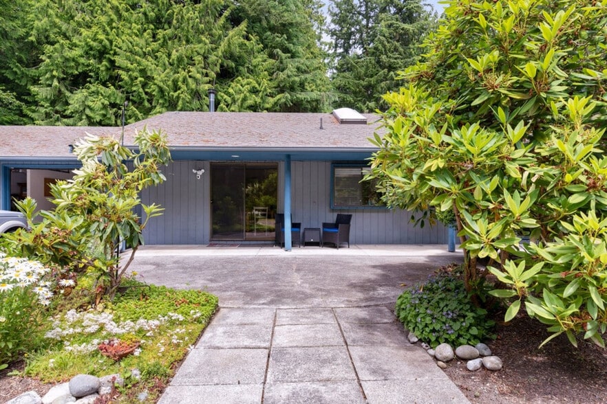 Building Photo - 804 N Main St