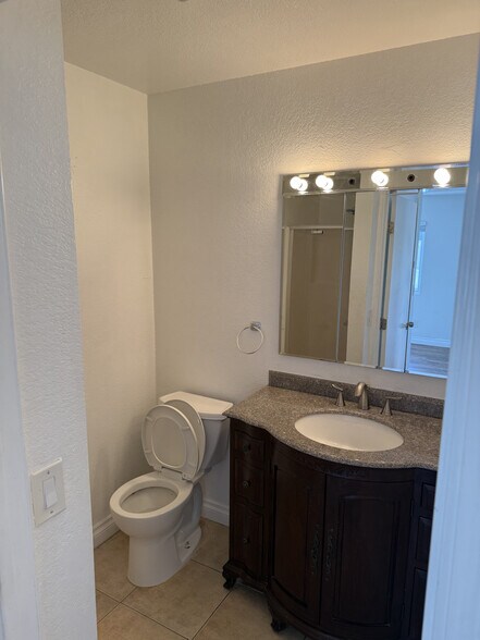 Building Photo - 4832 W 116th St