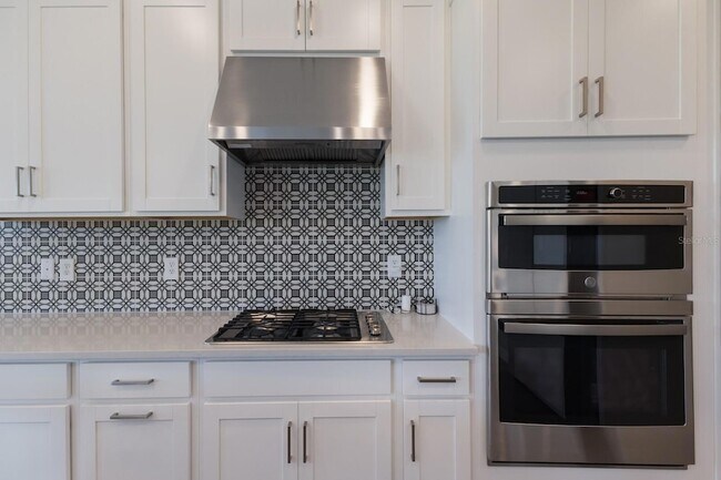 Building Photo - 9312 Tequila Sunrise Dr