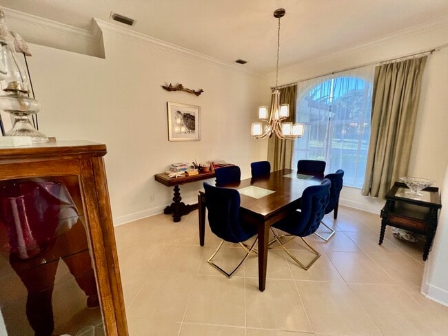 Building Photo - 4898 SW Lake Grove Cir