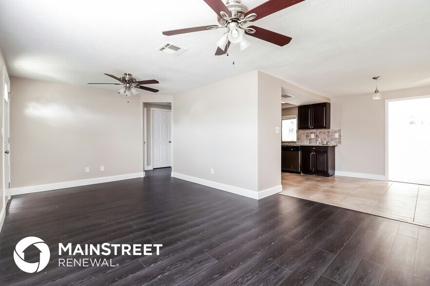 Building Photo - 6230 Westport Dr