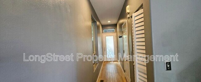 Building Photo - 4322 NE 76th Ave