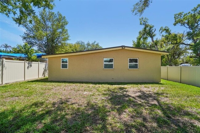 Building Photo - 3123 W La Salle St