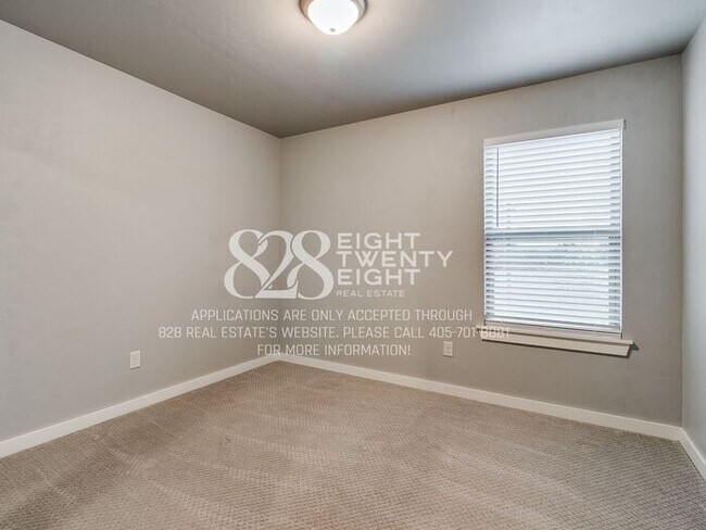 Building Photo - *AVAILABLE NOW!* Urban chic 3 bed/2.5 bath Townhome in West Norman!