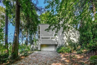 Building Photo - Outstanding Lake Sammamish Views. Private ...