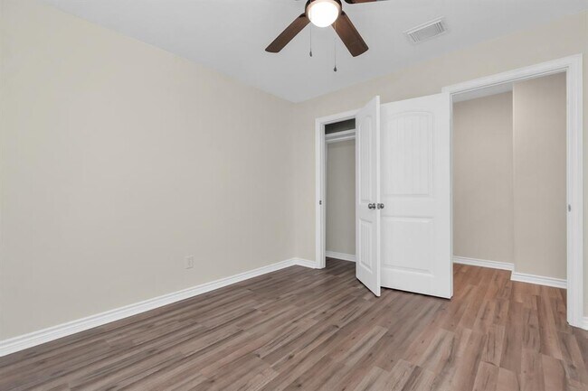 Building Photo - 1422 Hunters Park Dr