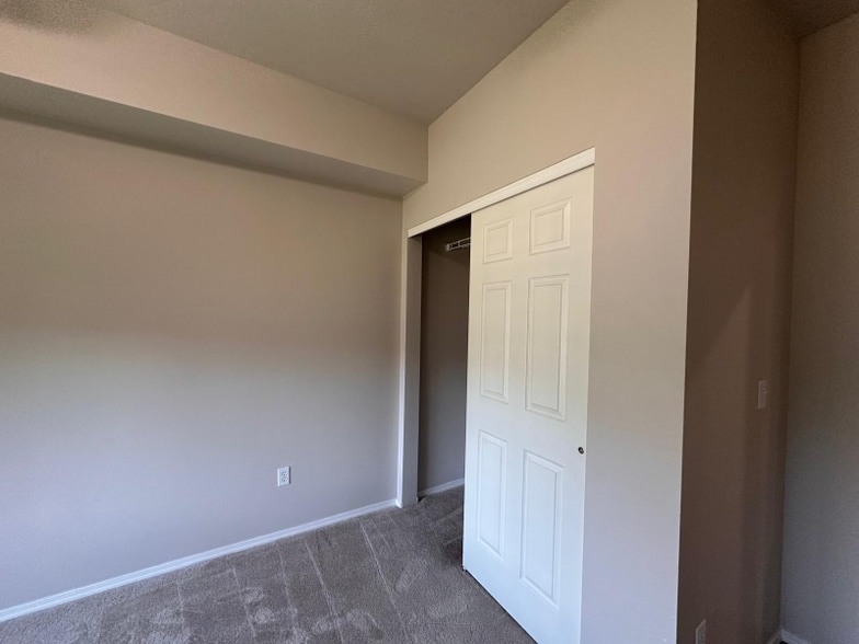 Building Photo - 22855 E Country Vista Dr