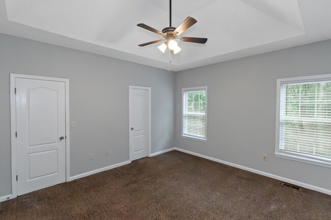 Building Photo - Impressive 4 Bed, 3 Bath Home with Fenced ...
