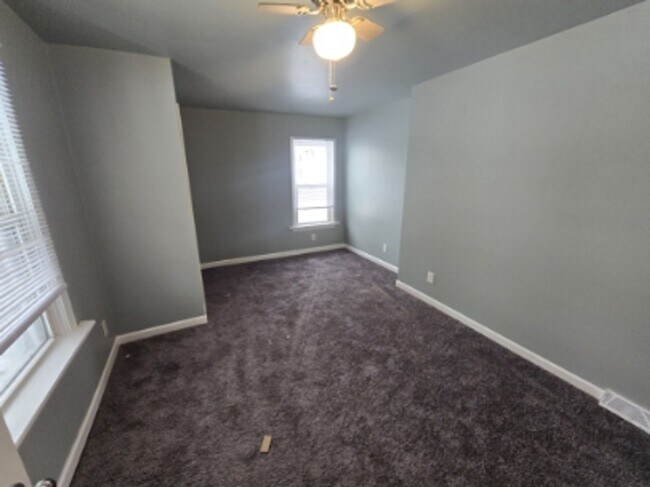 Building Photo - 524 3rd St