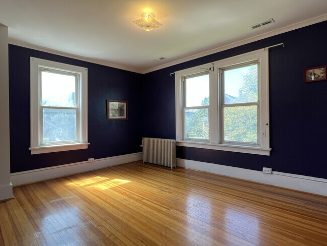Building Photo - 1398 Alta Vista St