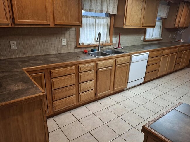 Building Photo - 79 Harris St