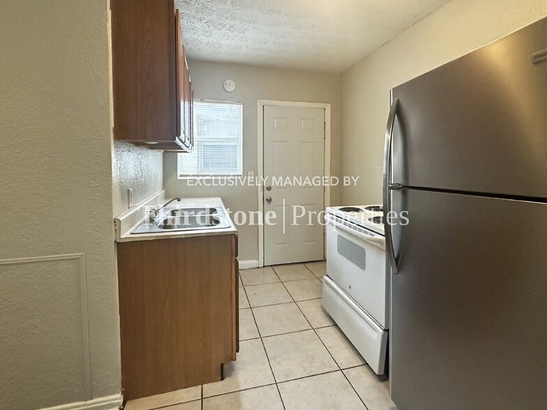 Building Photo - 1861 Bisbee St