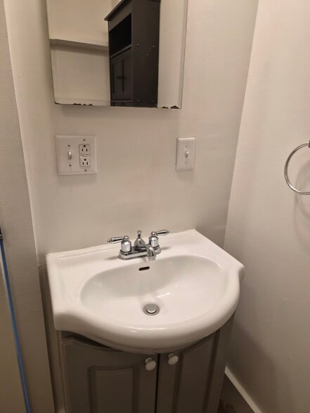 Building Photo - 53 Cherry St