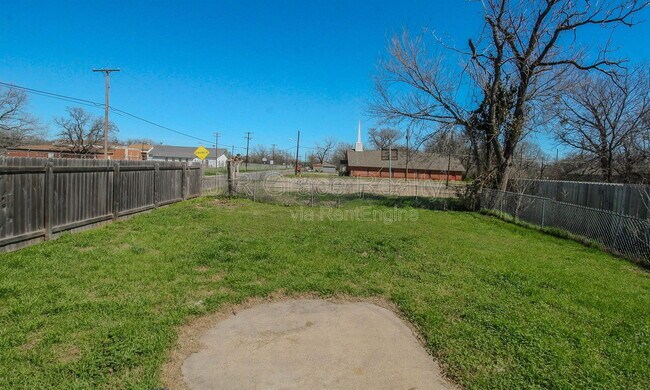 Building Photo - 933 Houston