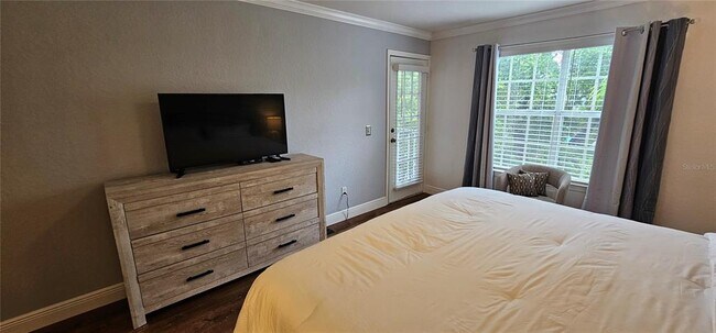 Building Photo - 850 S Tamiami Trl