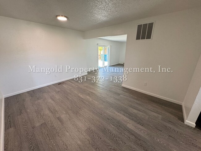 Building Photo - Beautifully Updated 3-Bedroom Home with Sp...