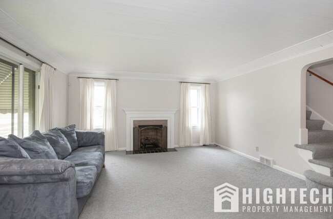 Building Photo - 3 bedroom/1 bath! PARMA!!