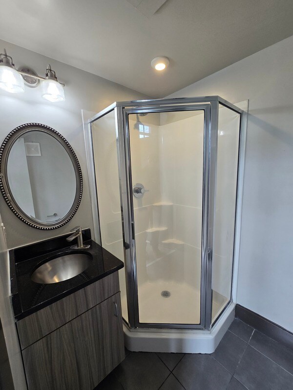 Building Photo - 123 Pine St