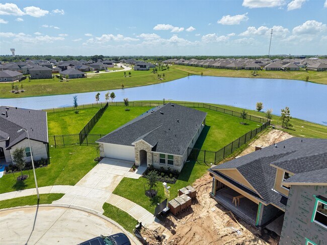 Building Photo - 6127 Bella Breeze Dr