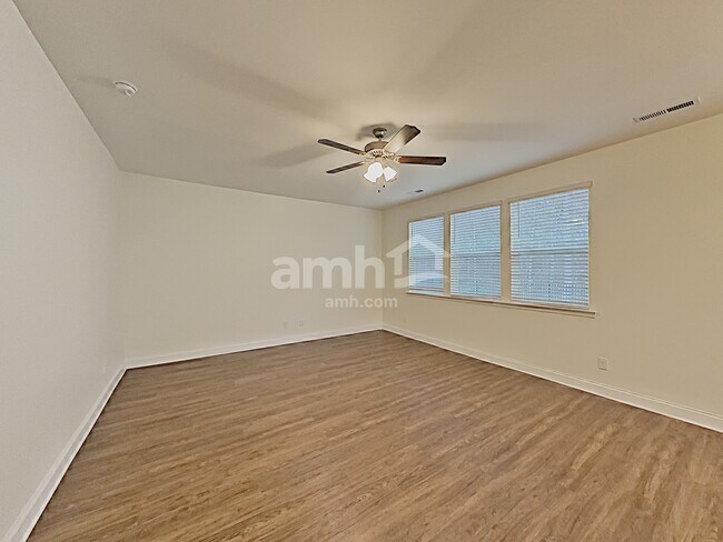 Building Photo - 331 Elmhurst Drive