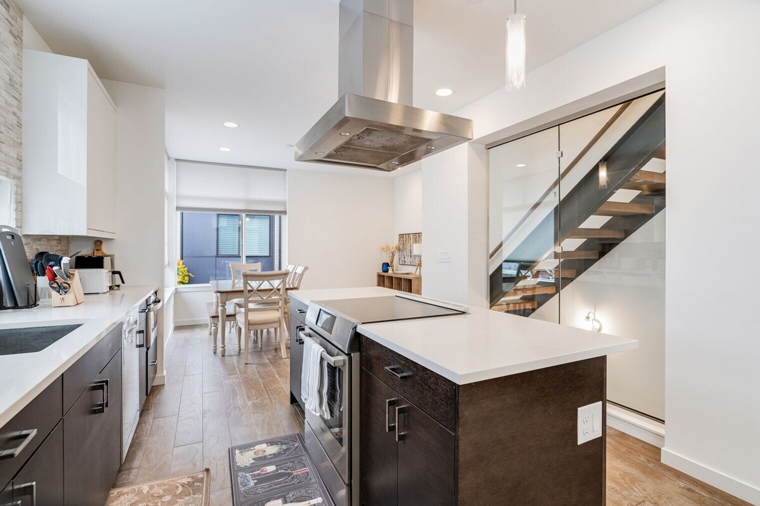 Building Photo - 724 3rd Ave N