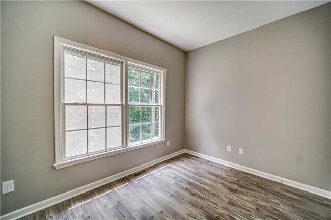 Building Photo - 716 Parkside Dr