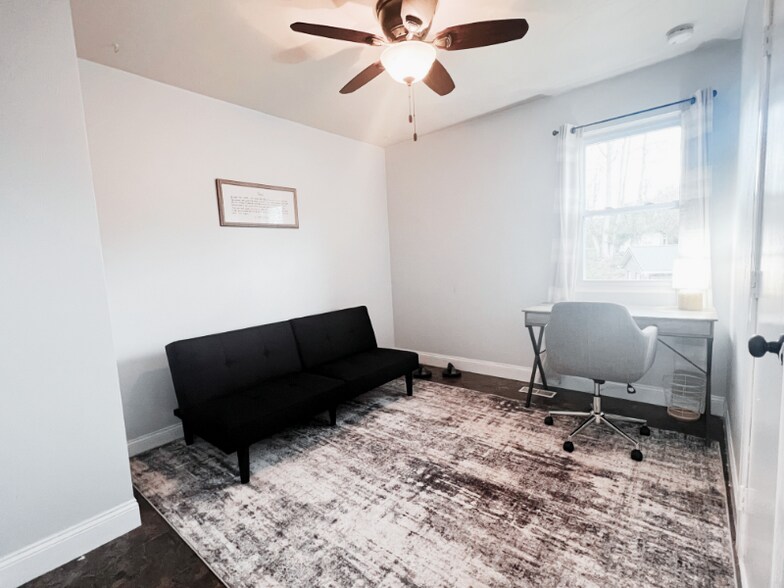 Building Photo - 5112 Dublin Dr