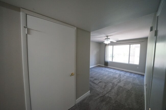 Building Photo - 5710 E Tropicana Ave