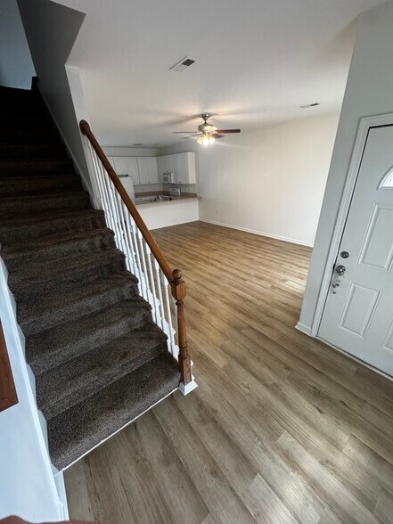 Building Photo - 14 Ridgestone Cir