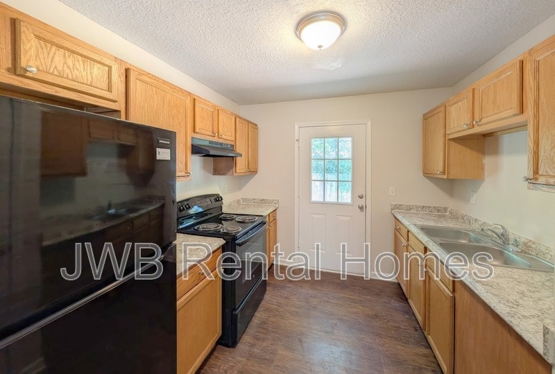 Building Photo - 7730 Eaton Ave