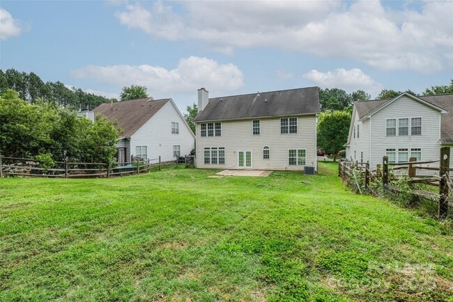 Building Photo - 16017 Woodcote Dr