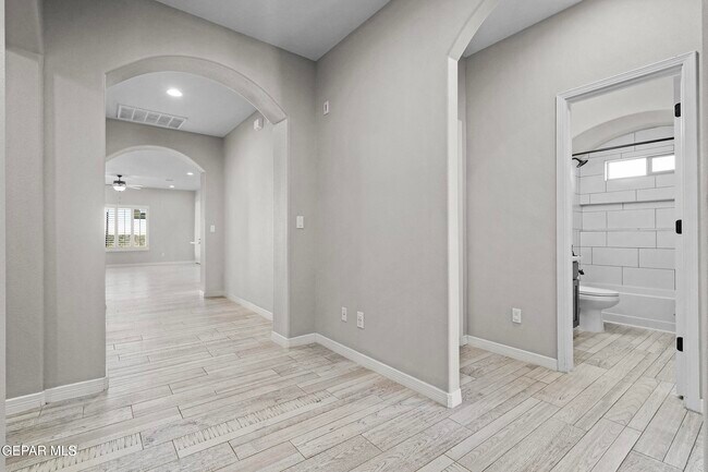 Building Photo - 13440 Emerald Ranch Ln