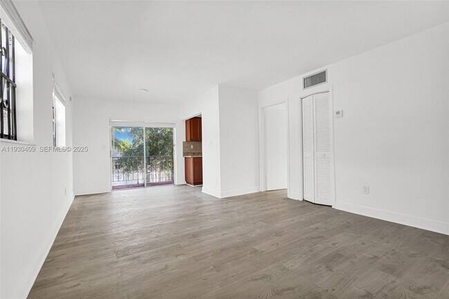 Building Photo - 8295 NE Miami Ct