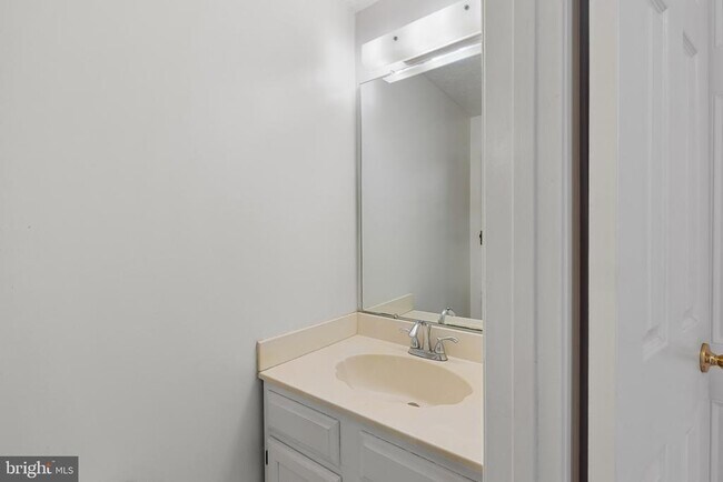 Building Photo - 10877 Olde Woods Way