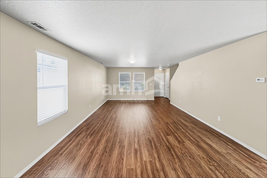 Building Photo - 363 E Ivy Glade St