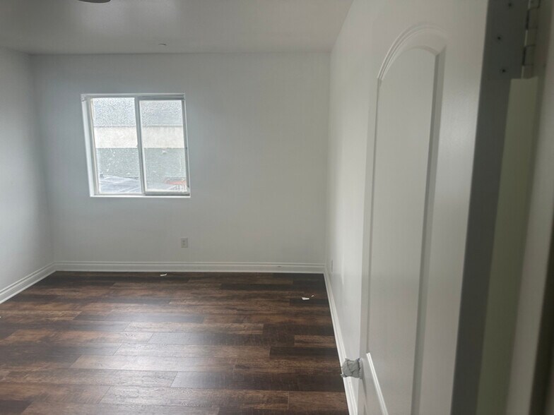 Building Photo - 11013 S Broadway