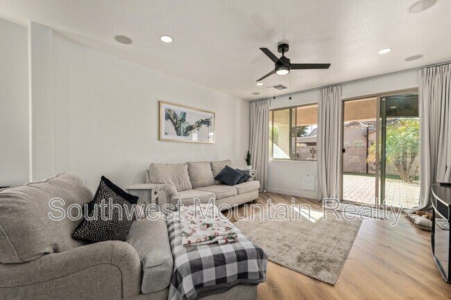 Building Photo - 17809 W Lincoln St