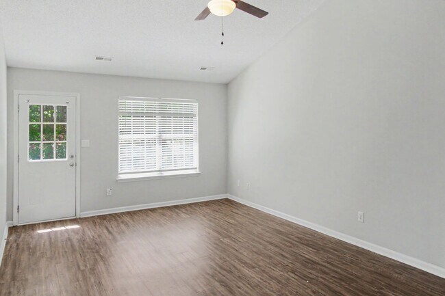Building Photo - Beautifully Updated Ranch Home