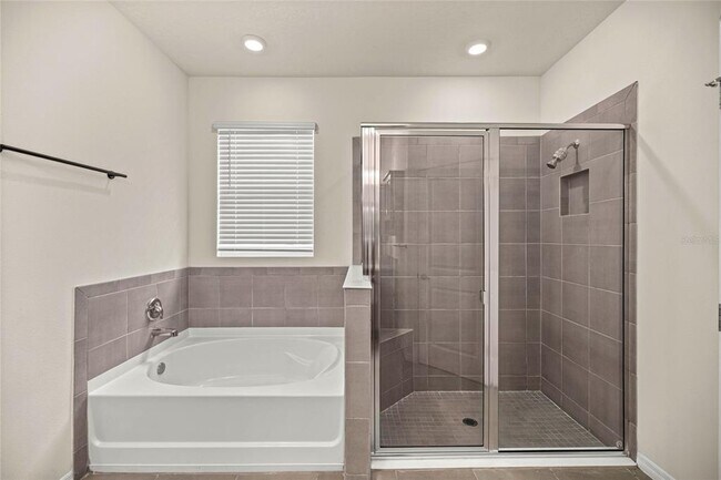 Building Photo - 8810 SW 63rd Ave