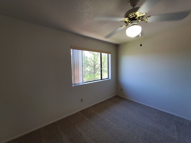 Building Photo - Three Bedroom at Green Valley Park
