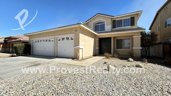 Building Photo - 5 Bedroom, 3.5 Bathroom Victorville Home w...