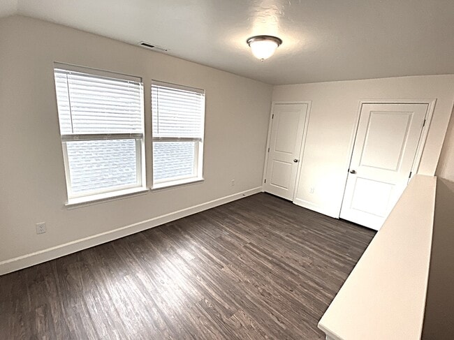 Building Photo - 309 E Sicily Dr