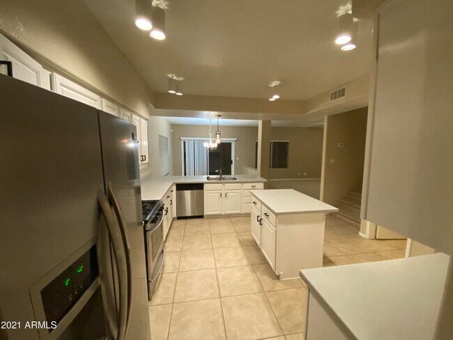 Building Photo - 454 E Baylor Ln