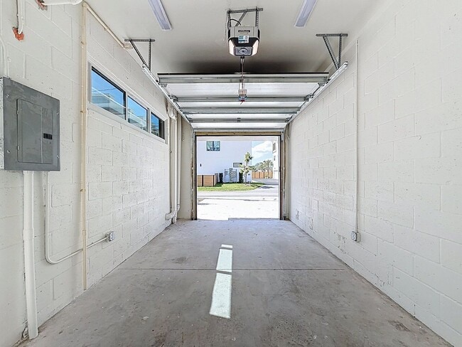 Building Photo - 336 14th St N