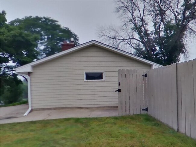 Building Photo - 6421 Limerick Dr