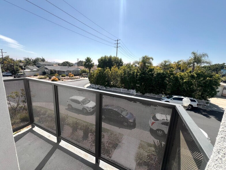 Building Photo - 6437 W 86th Pl