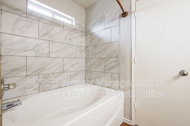 Building Photo - 329 Beaumont Dr