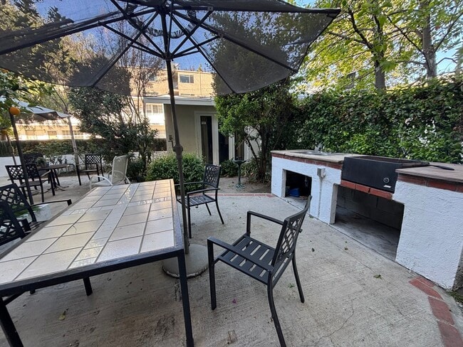 Building Photo - Blix, 10814-10818