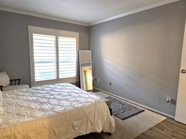 Building Photo - 10053 Westpark Dr